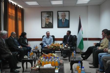 محافظة جنين تبحث التعاون الروسي لإنتاج الطاقة البديلة